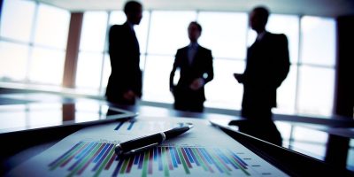 negocia con inversores