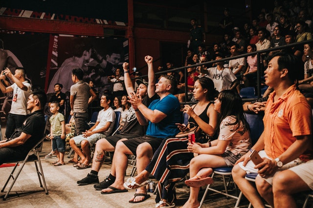 onsejos-para-hablar-en-publico-mueve-las-personas-a-tus-pies